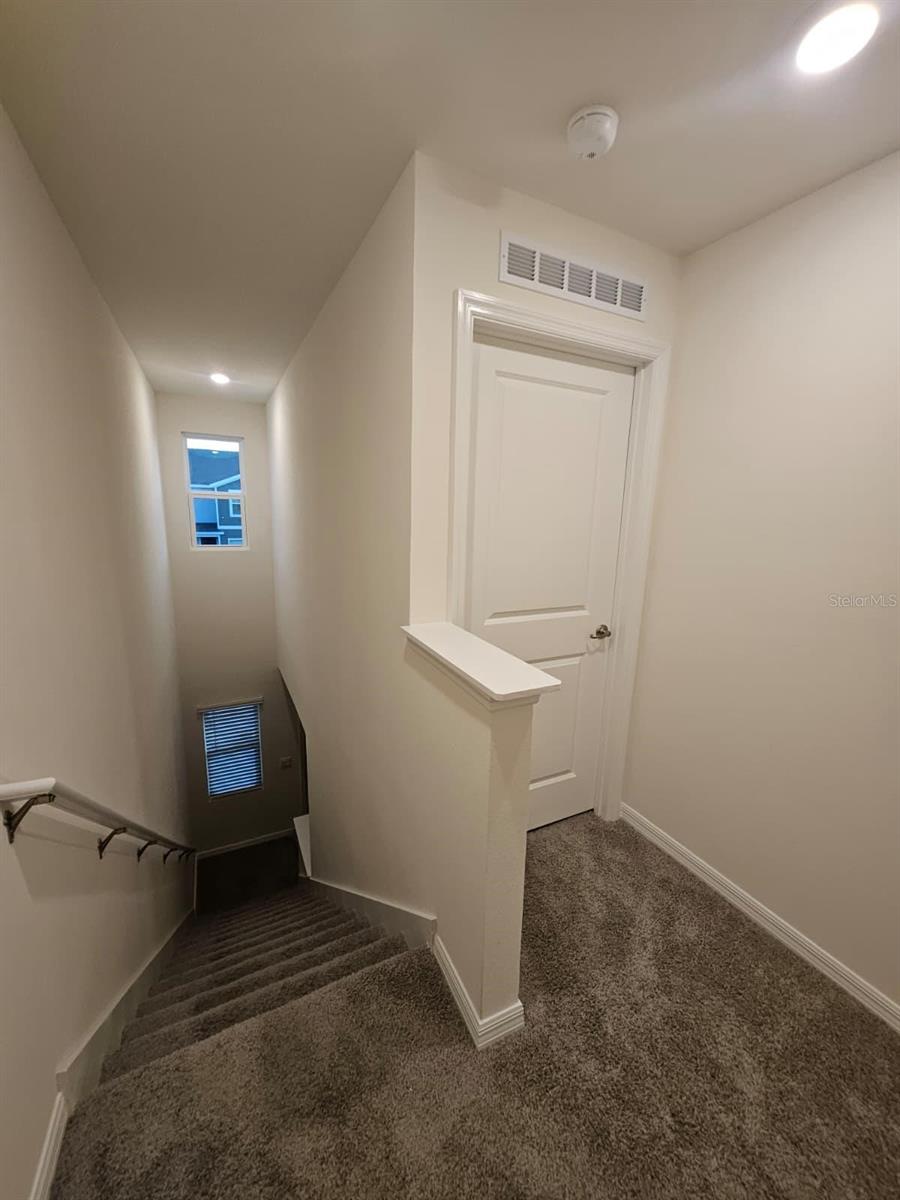 LAUREL COMMONS - Residential Lease