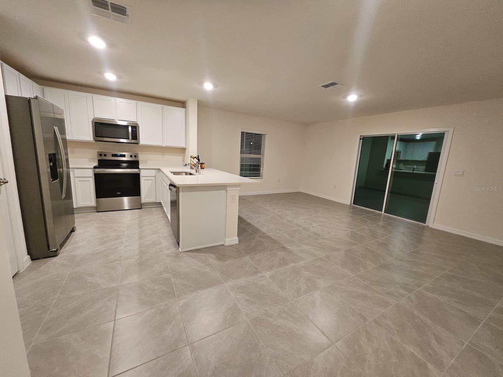 LAUREL COMMONS - Residential Lease