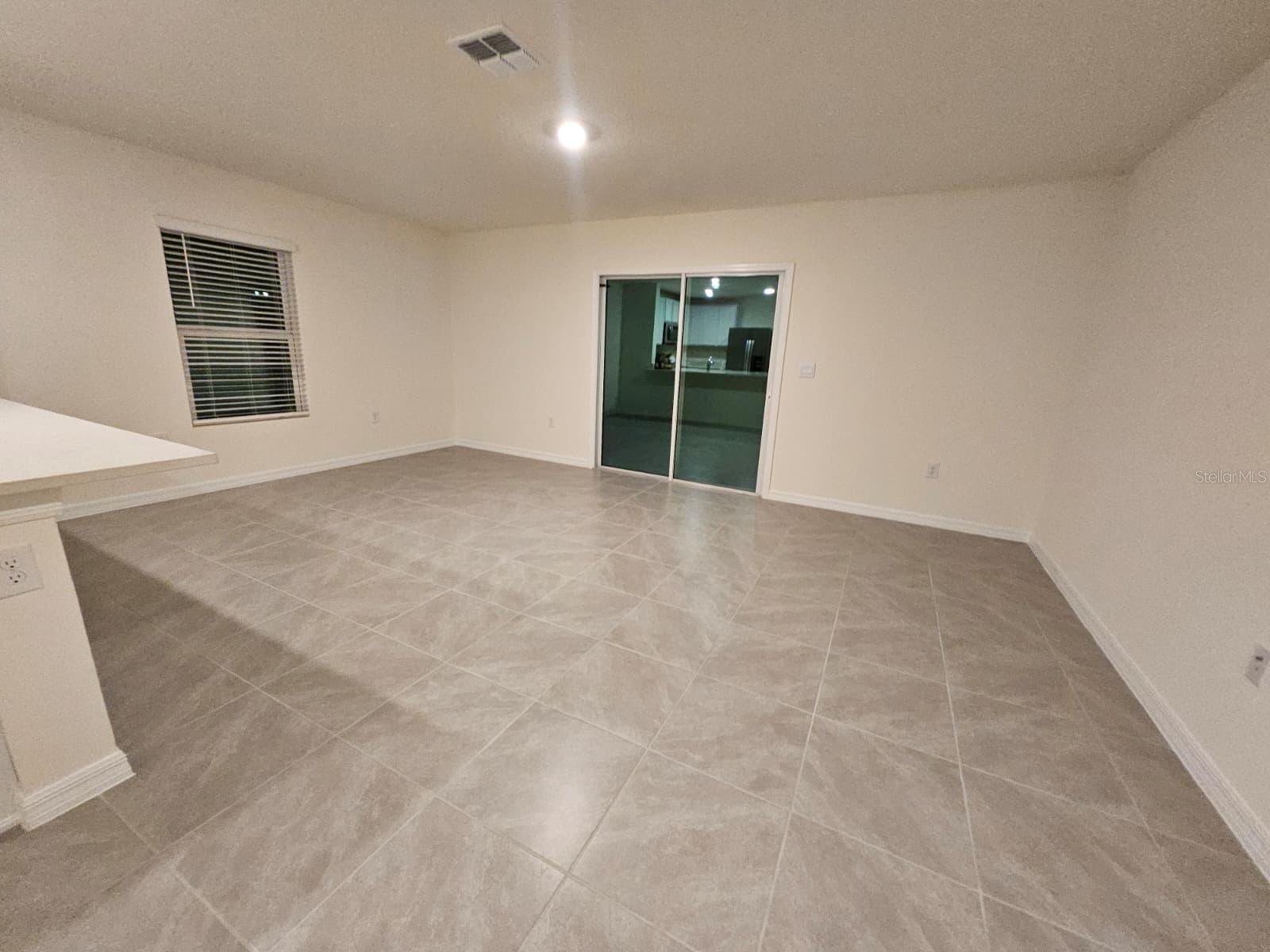 LAUREL COMMONS - Residential Lease