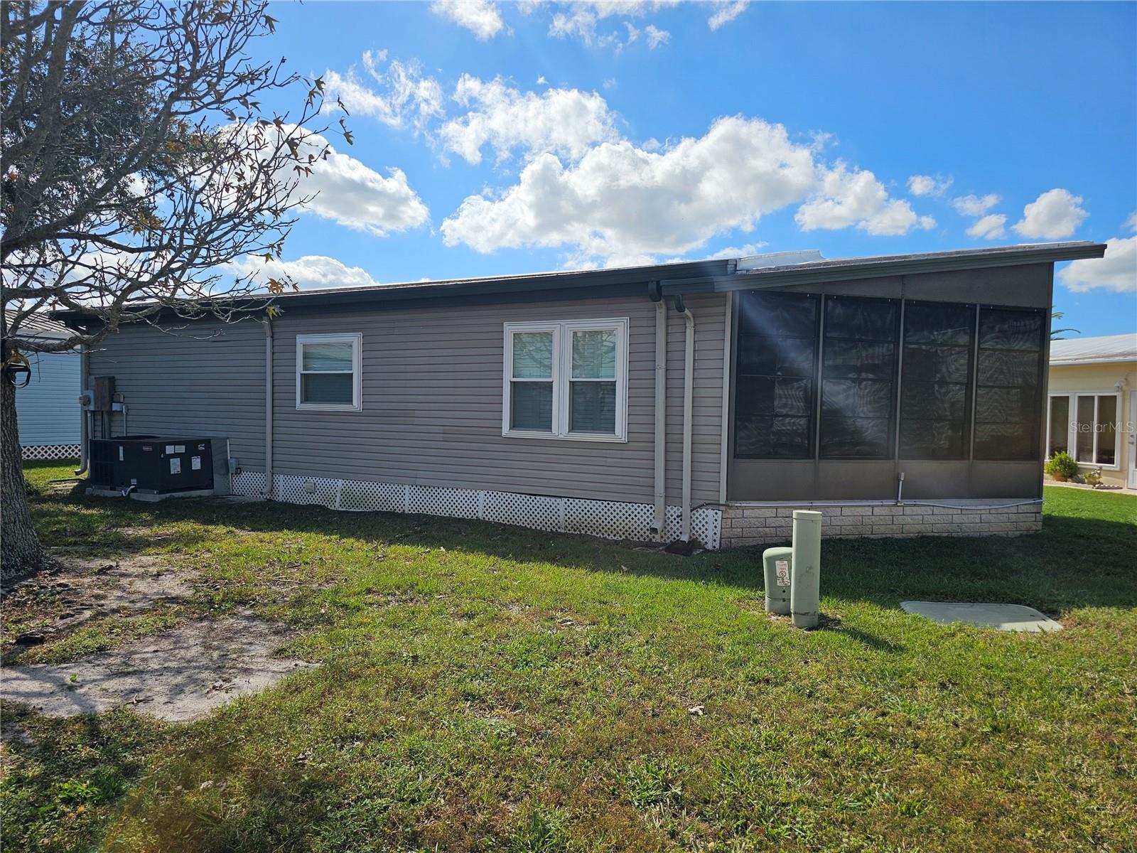 106 DOLPHIN DRIVE E