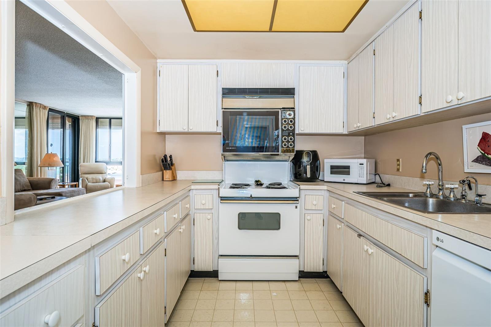 SAN SEAIR CONDO - Residential Lease