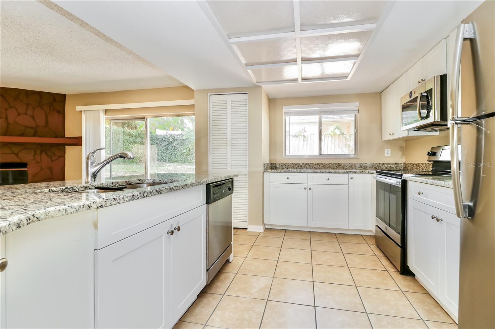 HARBOR OAKS ESTATES - Residential Lease