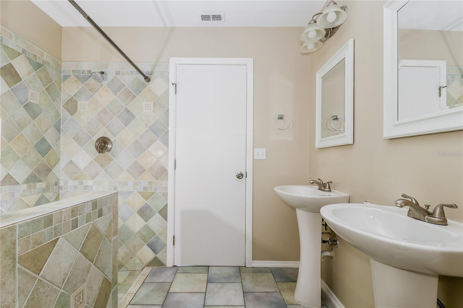 HARBOR OAKS ESTATES - Residential Lease