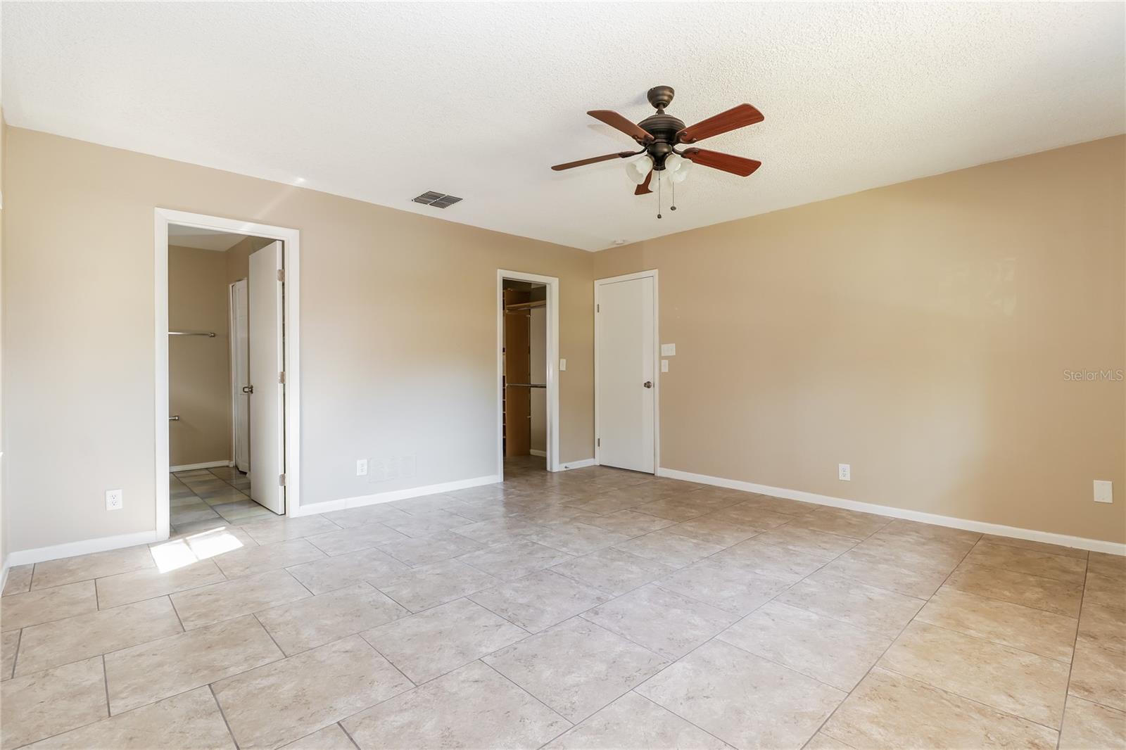 HARBOR OAKS ESTATES - Residential Lease