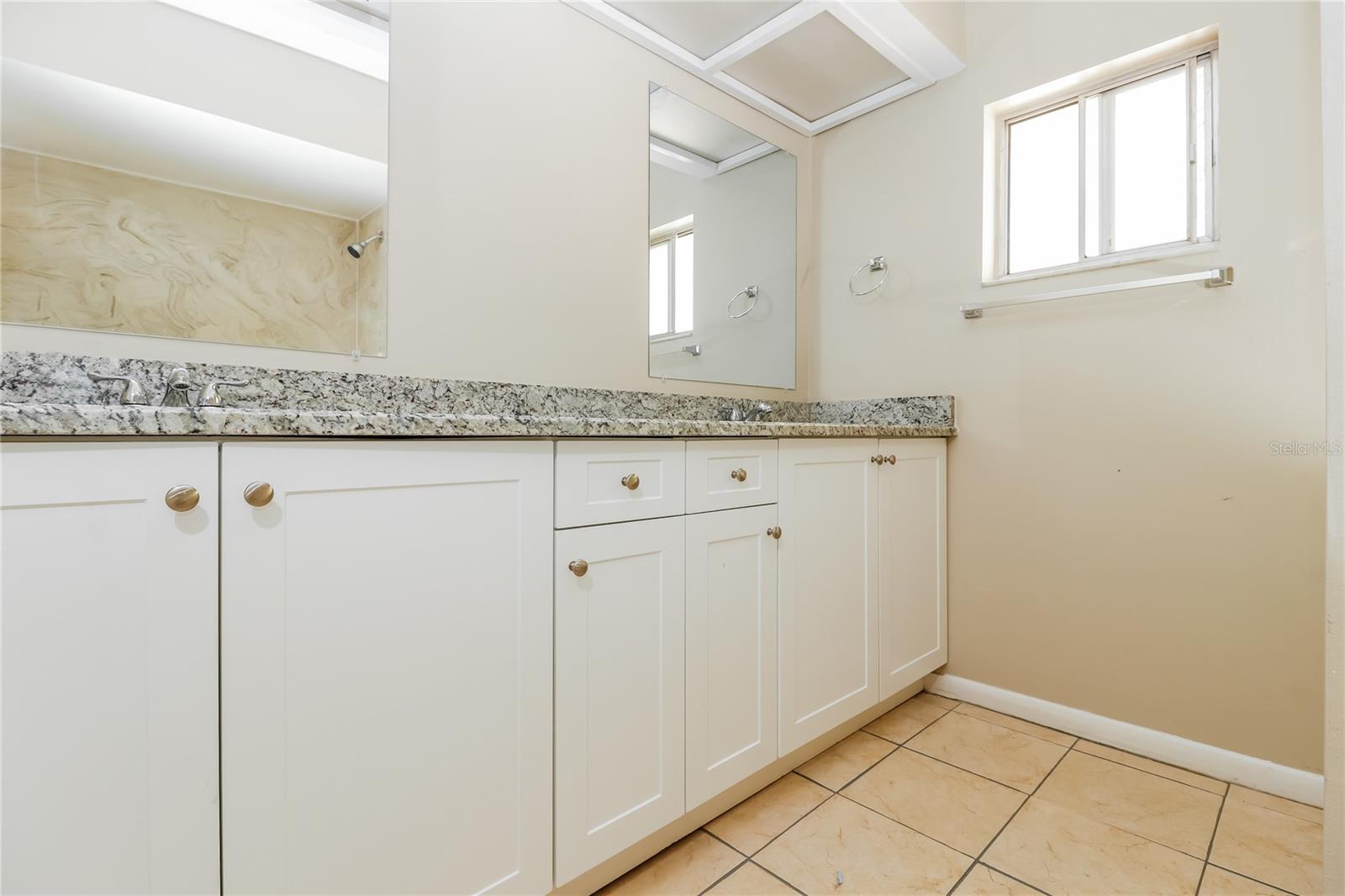 HARBOR OAKS ESTATES - Residential Lease