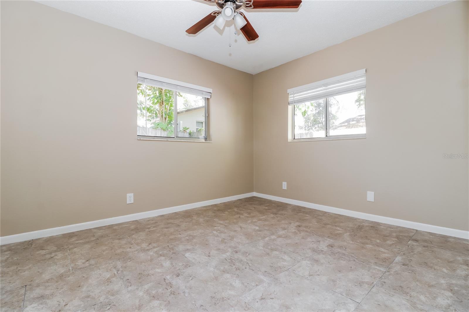 HARBOR OAKS ESTATES - Residential Lease