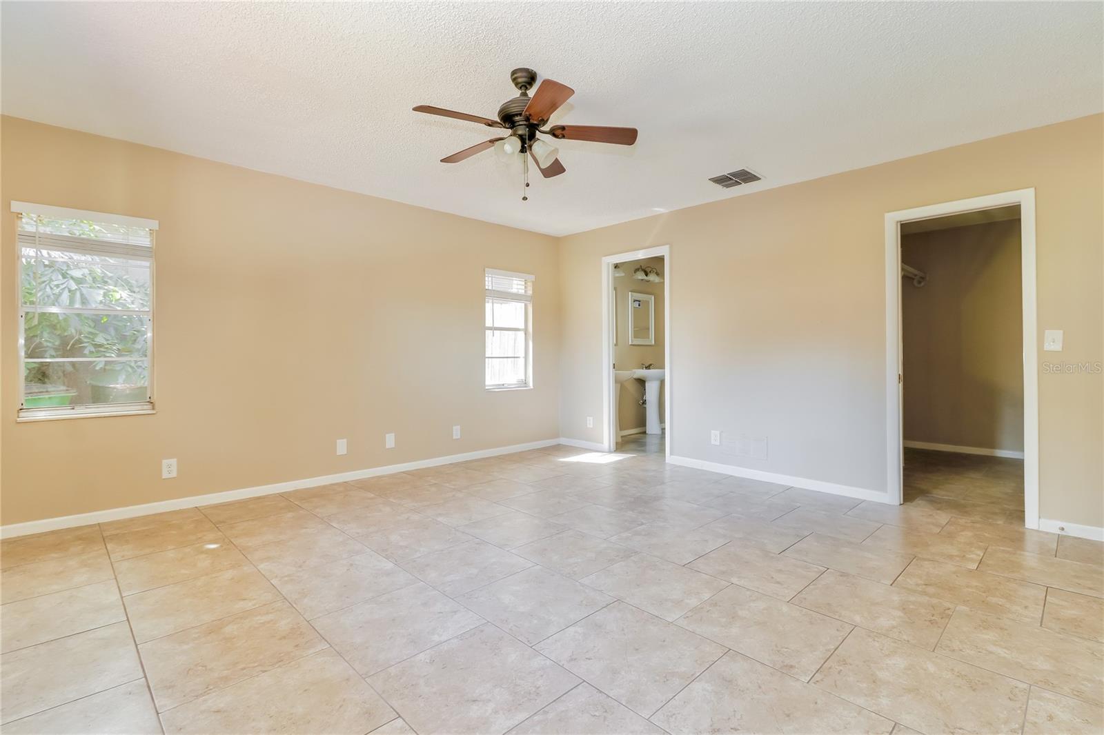 HARBOR OAKS ESTATES - Residential Lease