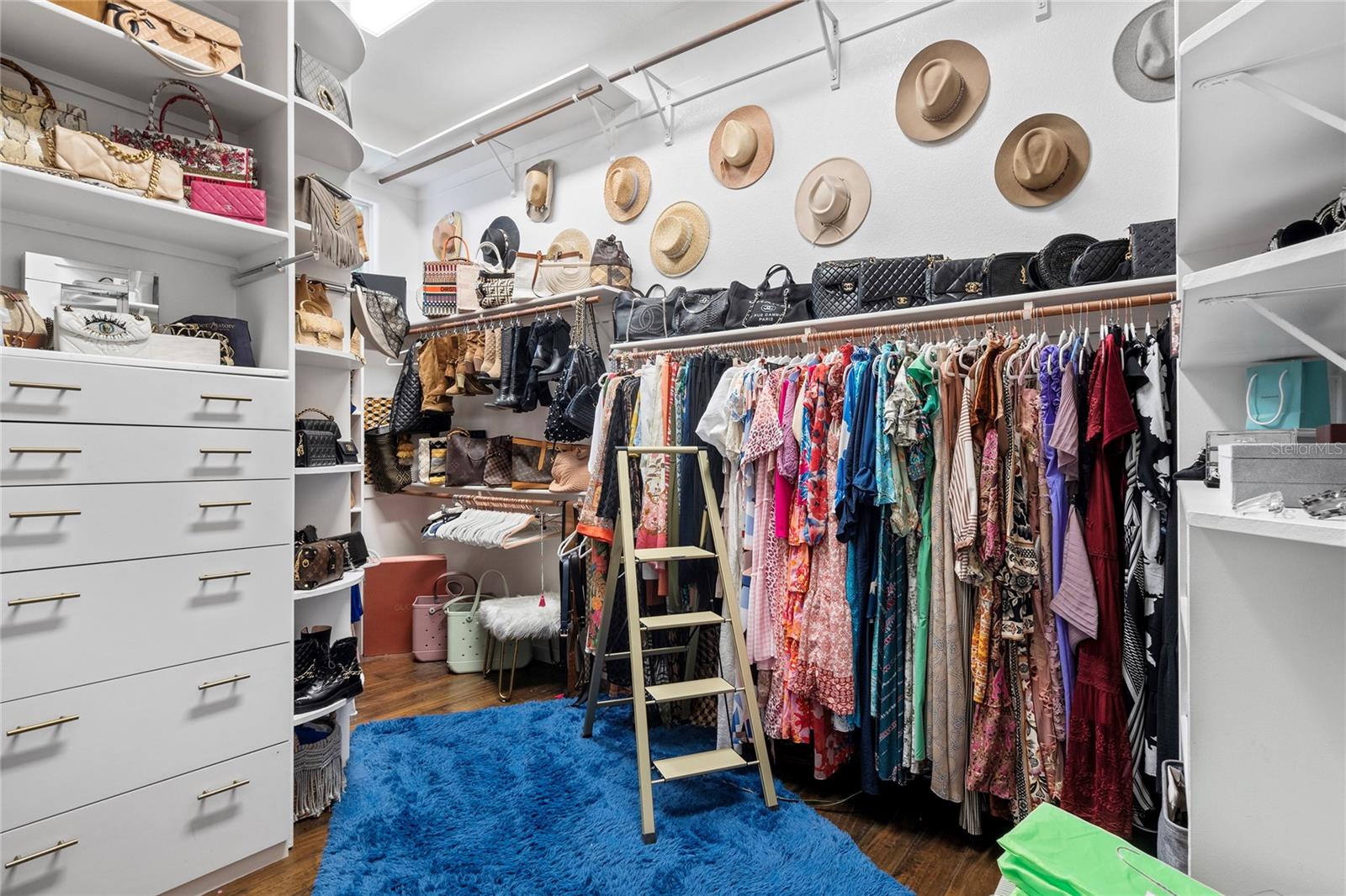 HEATHROW WOODS - Residential