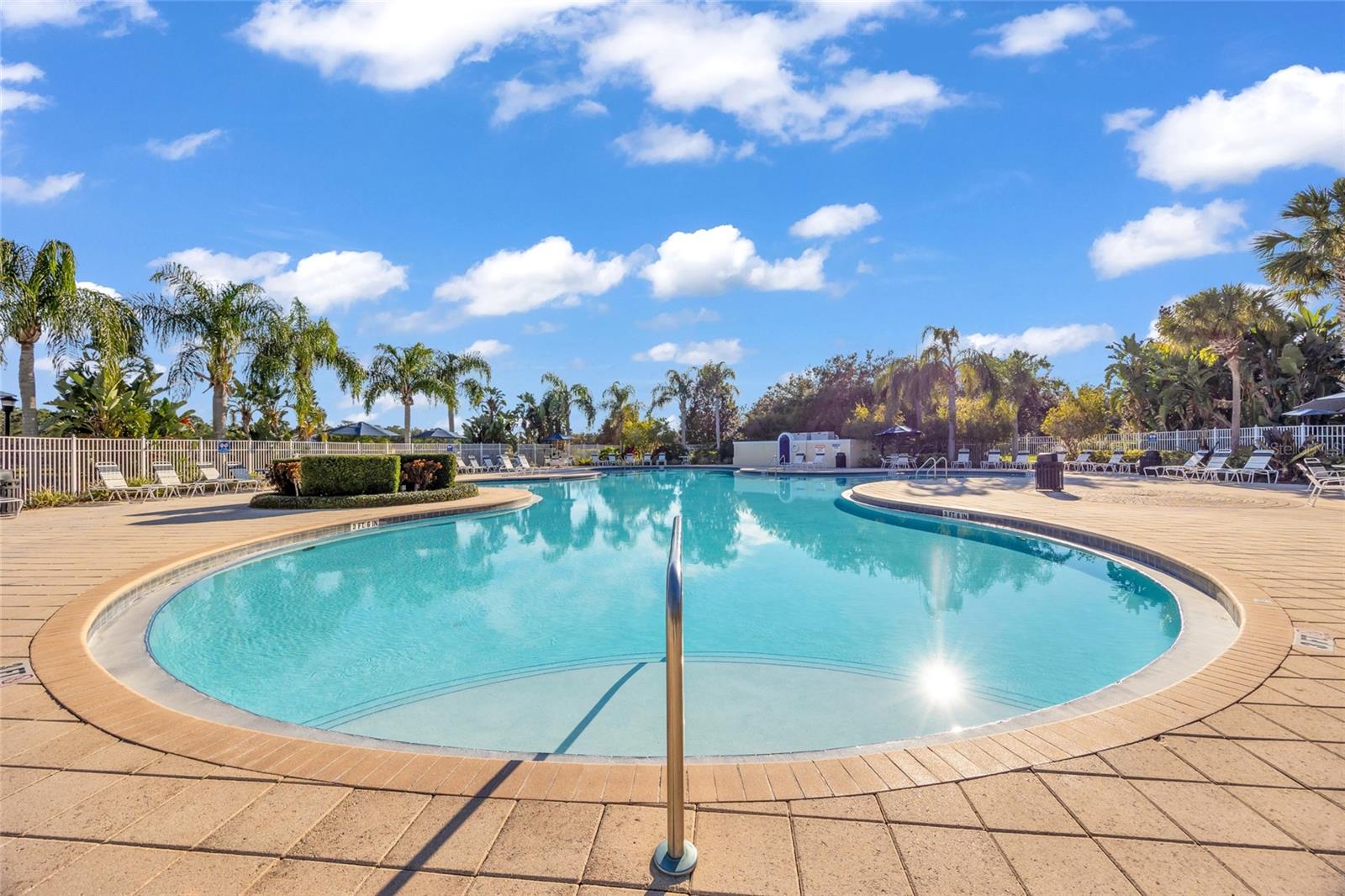 VILLAGEWALK/LK NONAA 01B - Residential