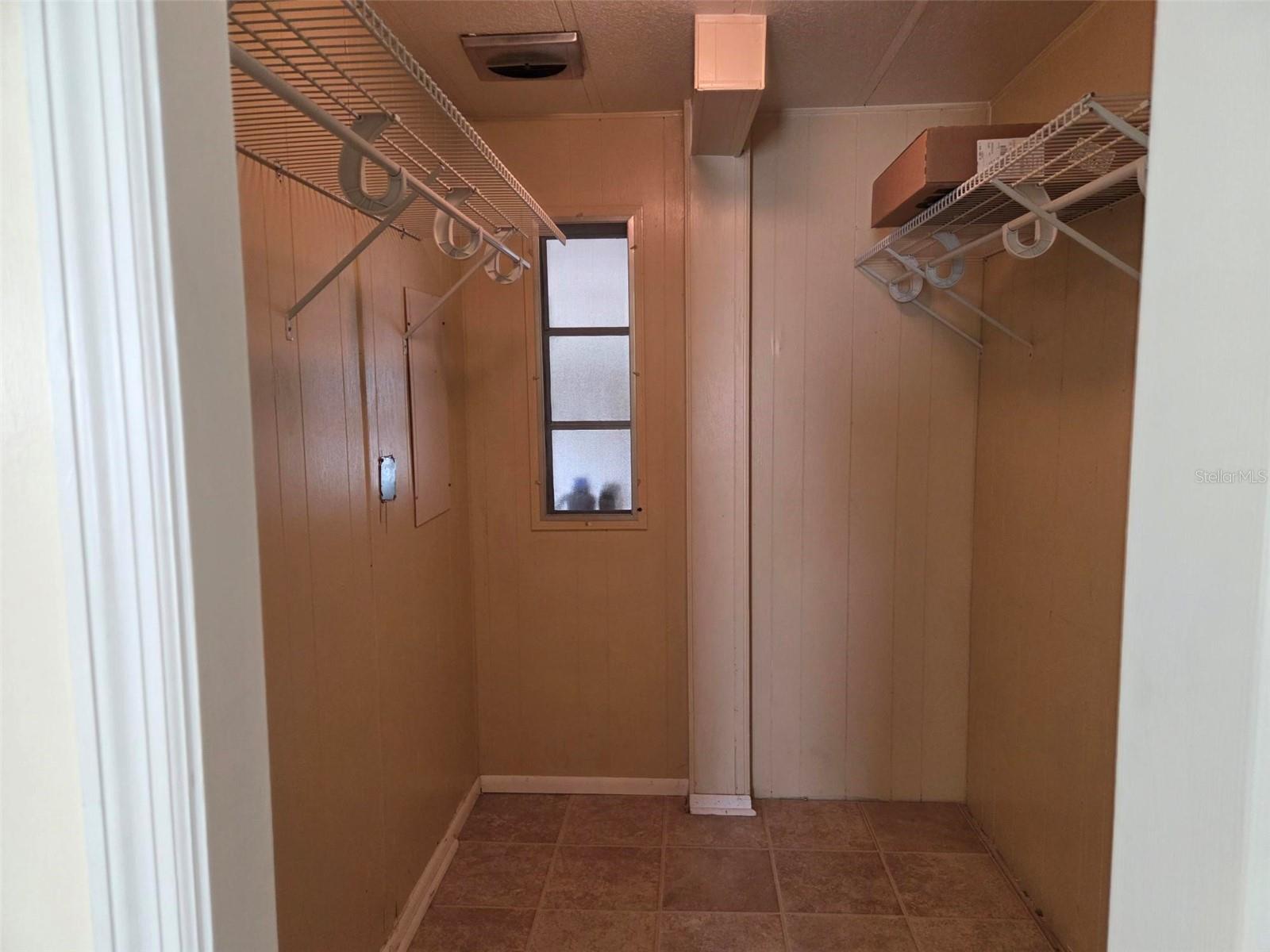 OAKWOOD MANOR - Residential