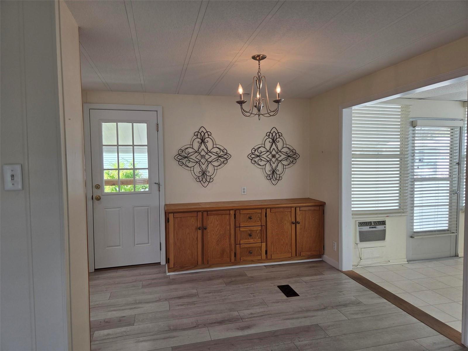 OAKWOOD MANOR - Residential