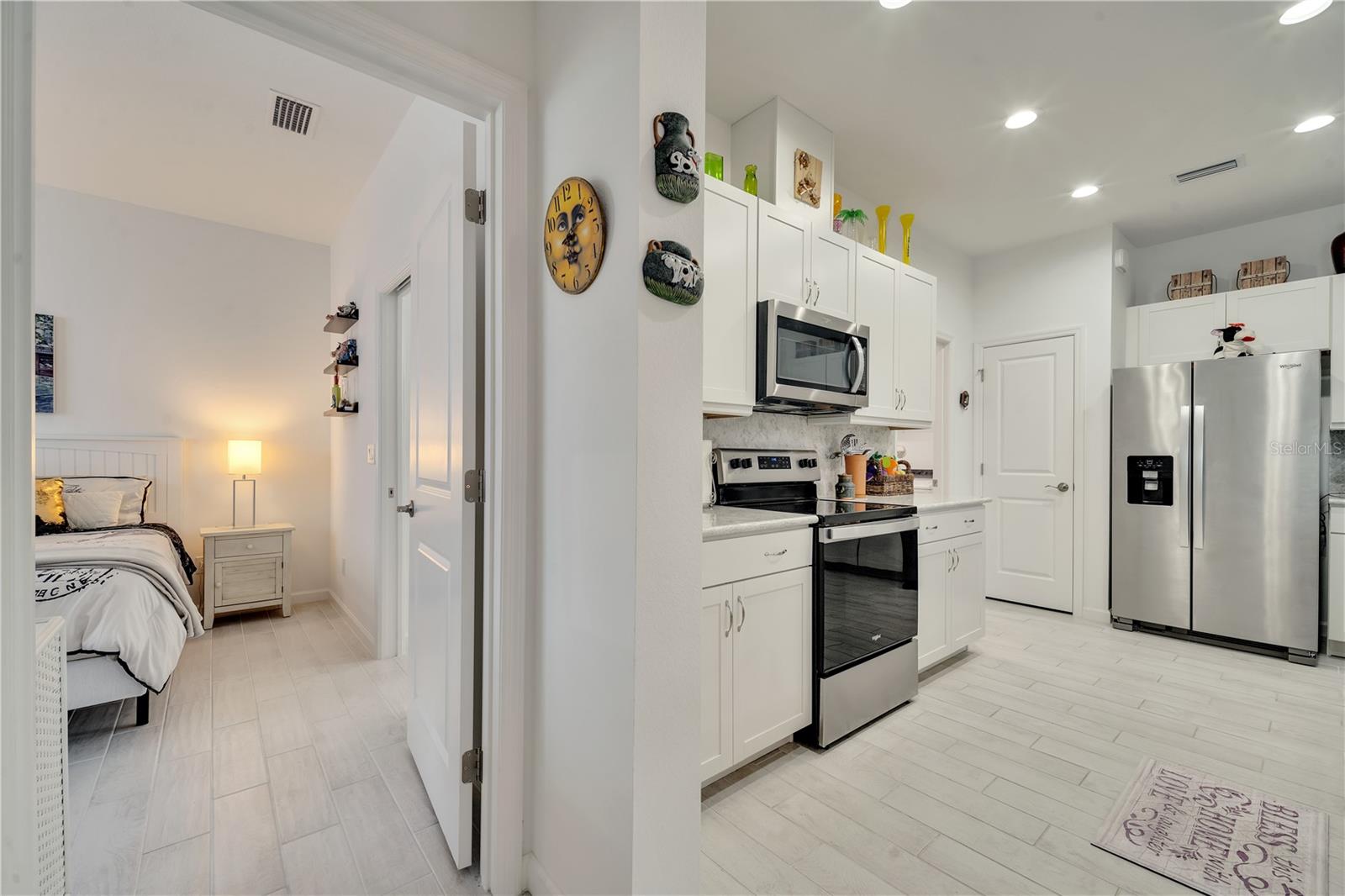 LATITUDE MARGARITAVILLE/DAYTONA BEACH PH 5 - Residential Lease