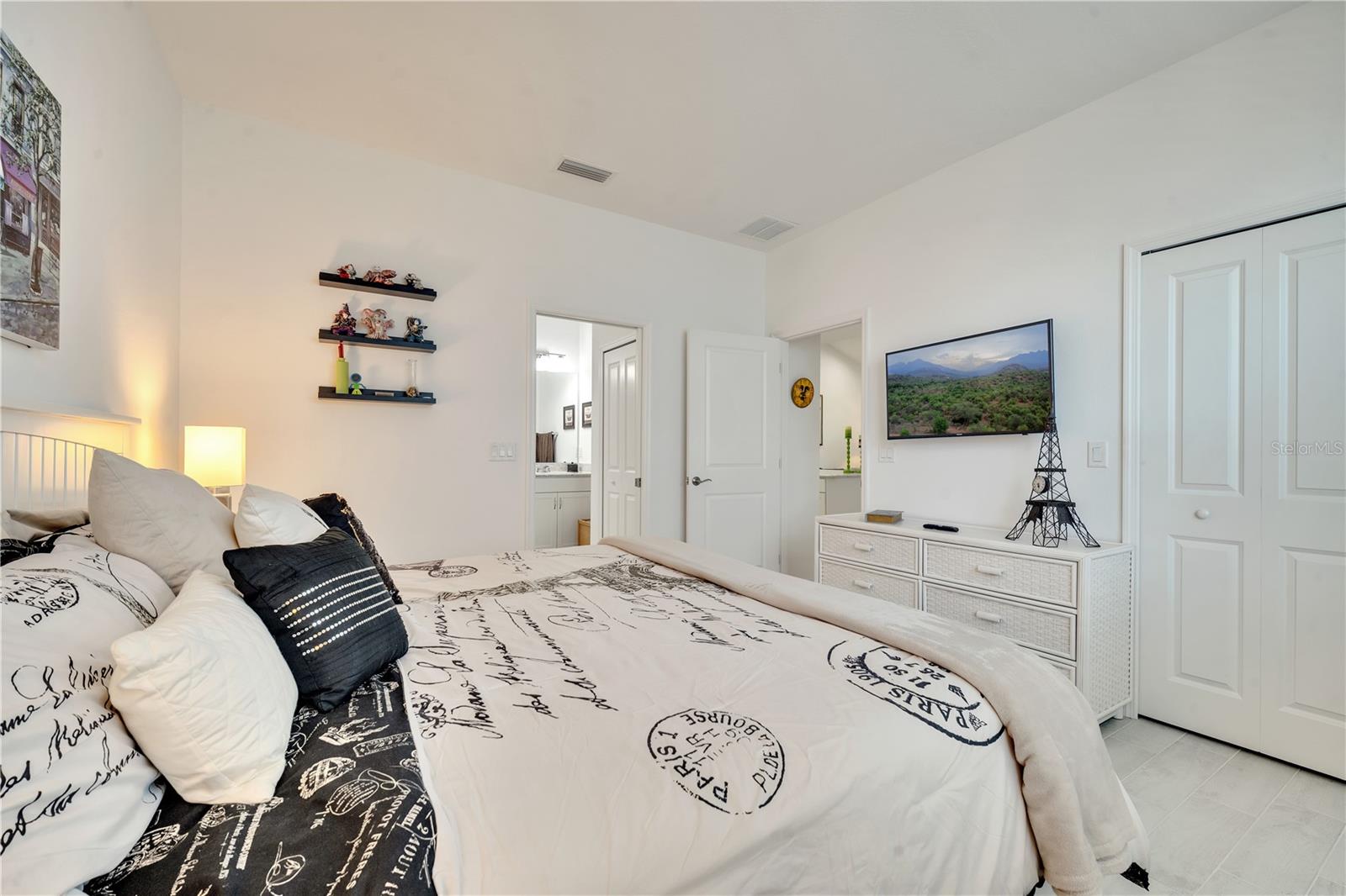 LATITUDE MARGARITAVILLE/DAYTONA BEACH PH 5 - Residential Lease