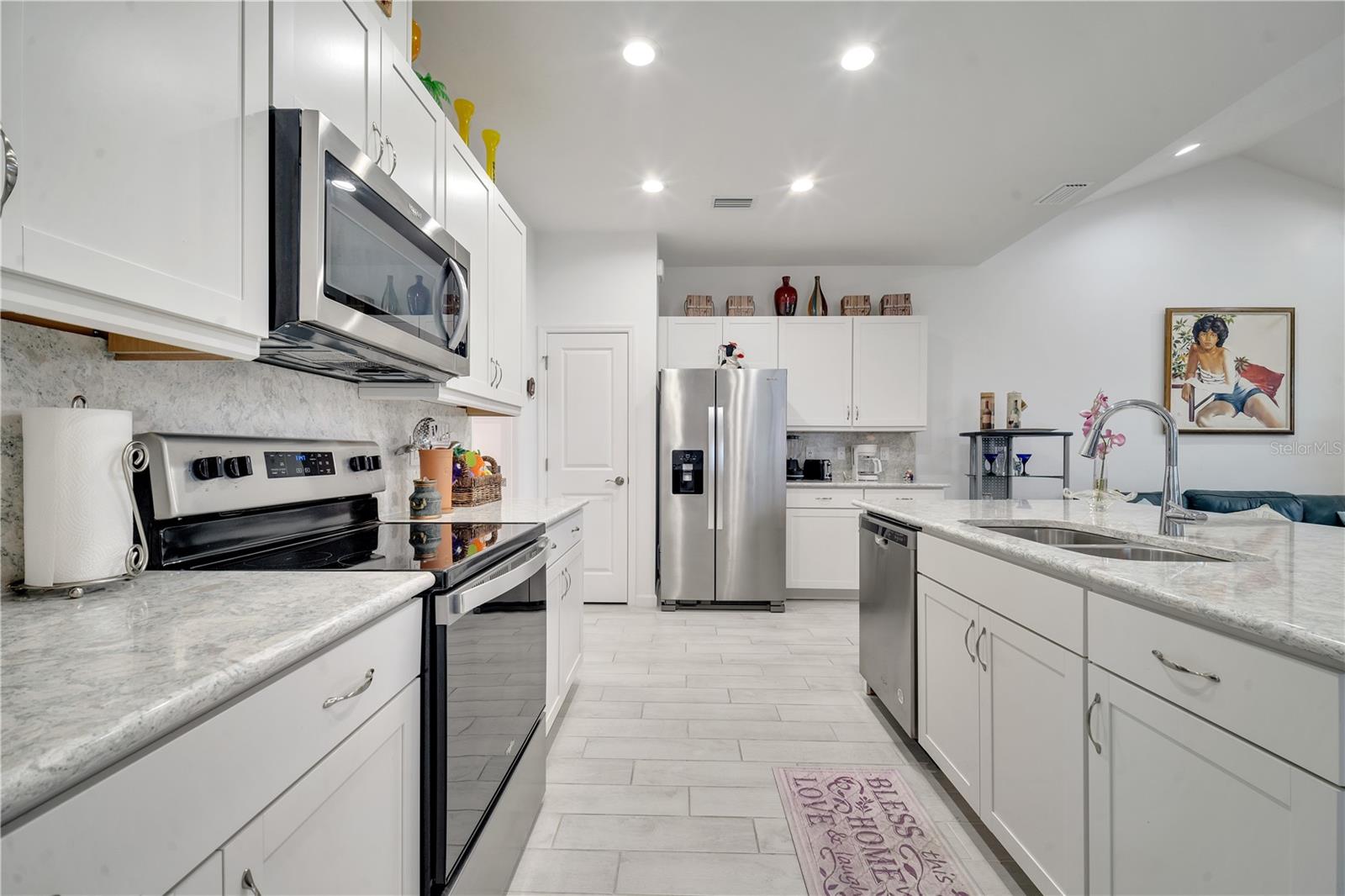 LATITUDE MARGARITAVILLE/DAYTONA BEACH PH 5 - Residential Lease