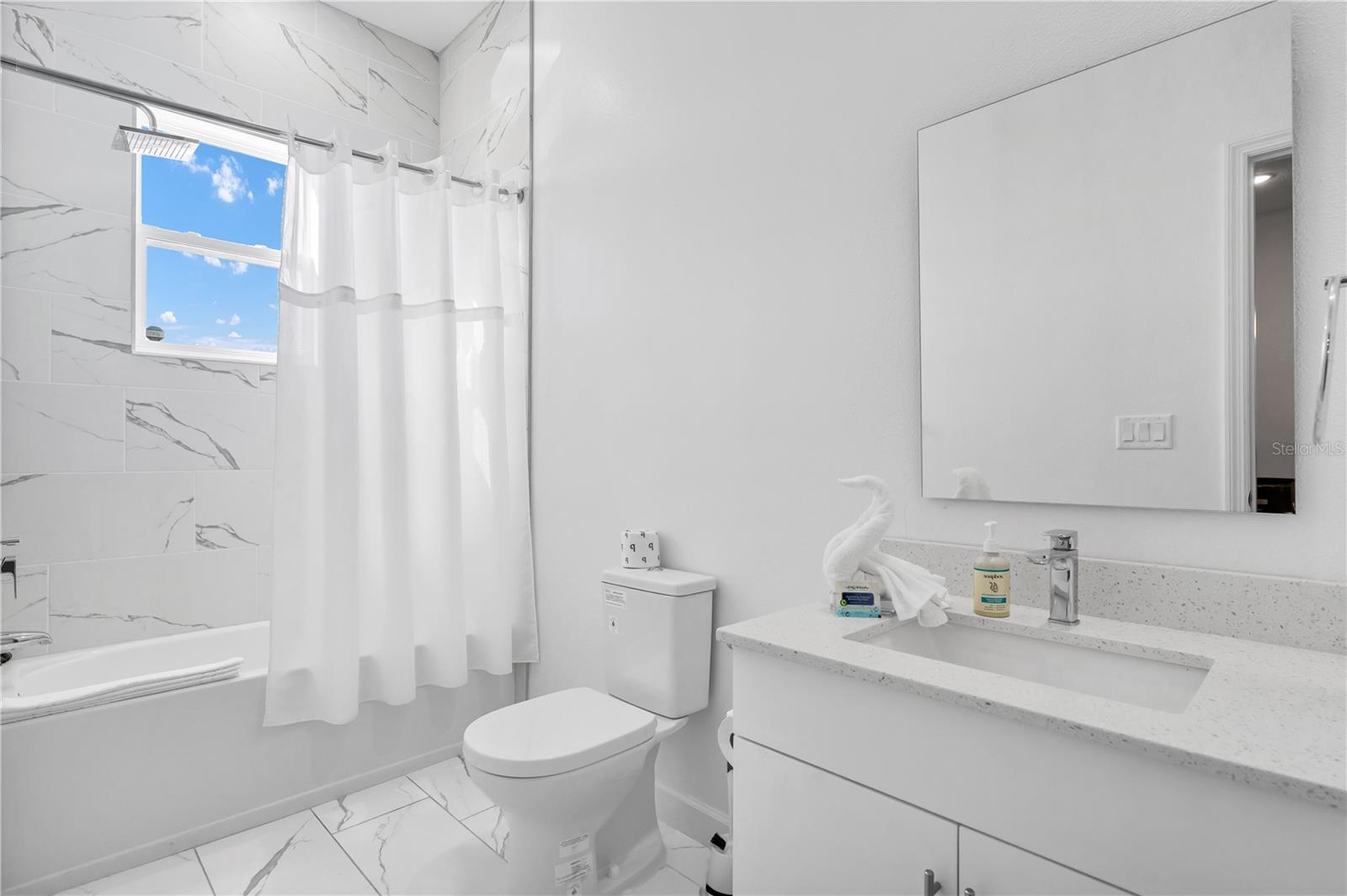 AZUR RESIDENCE - Residential