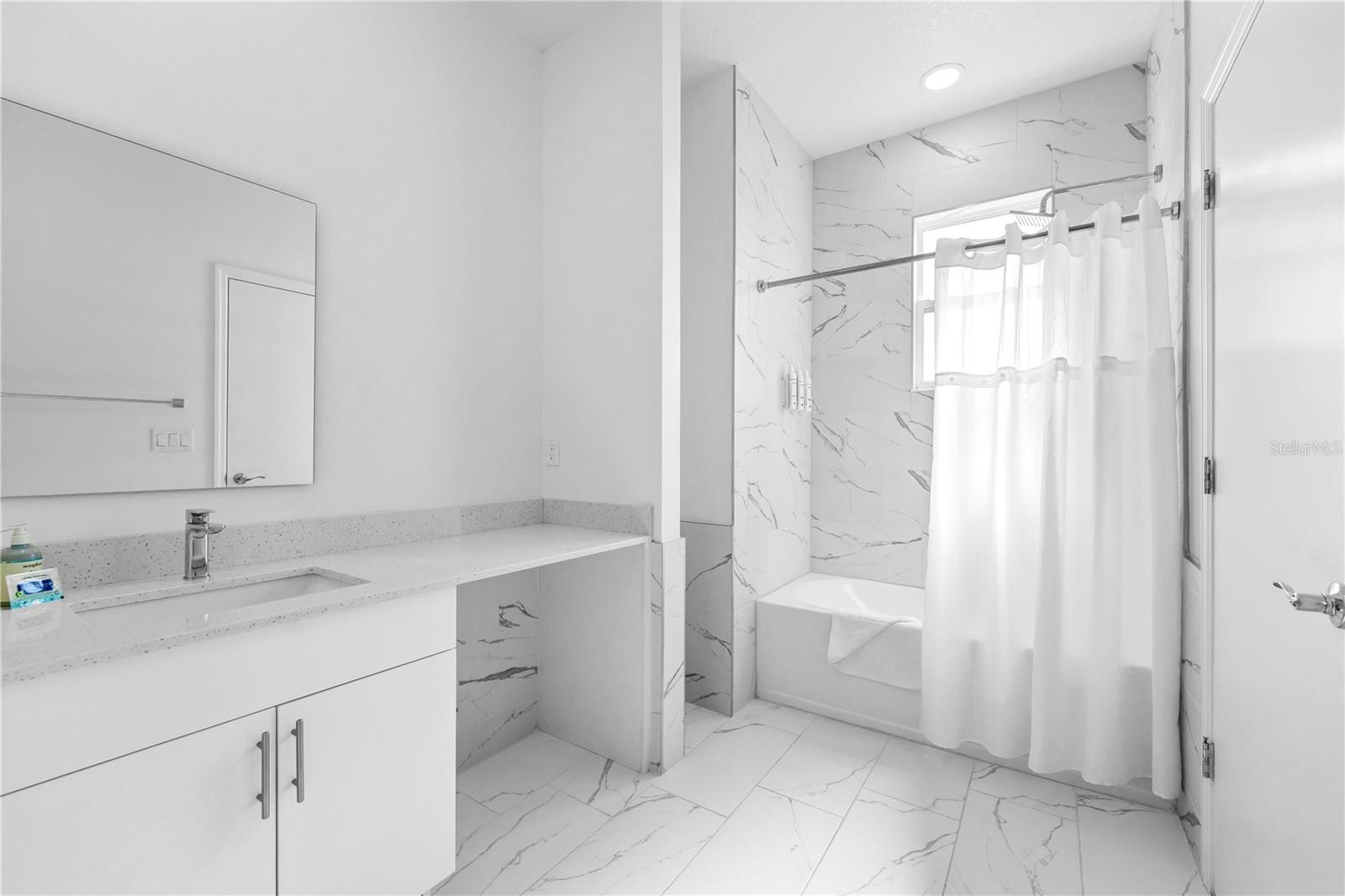 AZUR RESIDENCE - Residential
