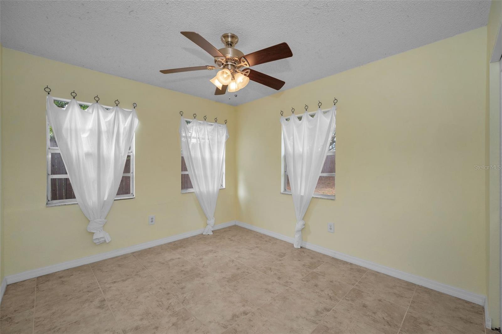 ESQUIRE ESTATES - Residential