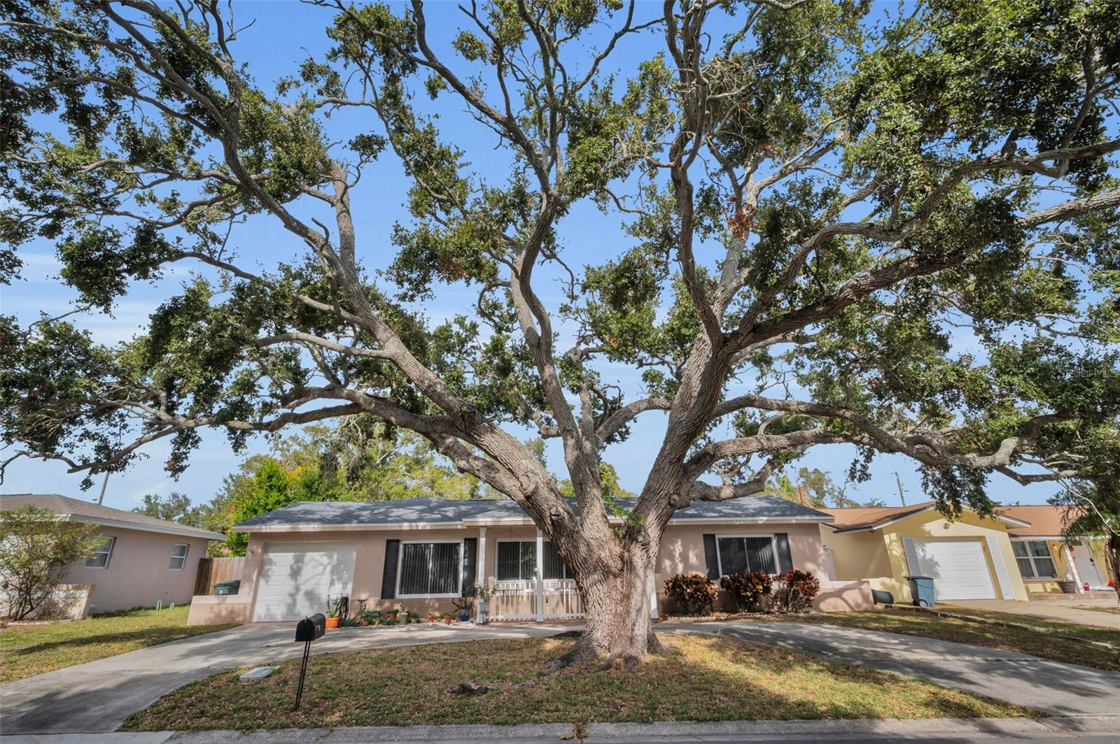 ESQUIRE ESTATES - Residential