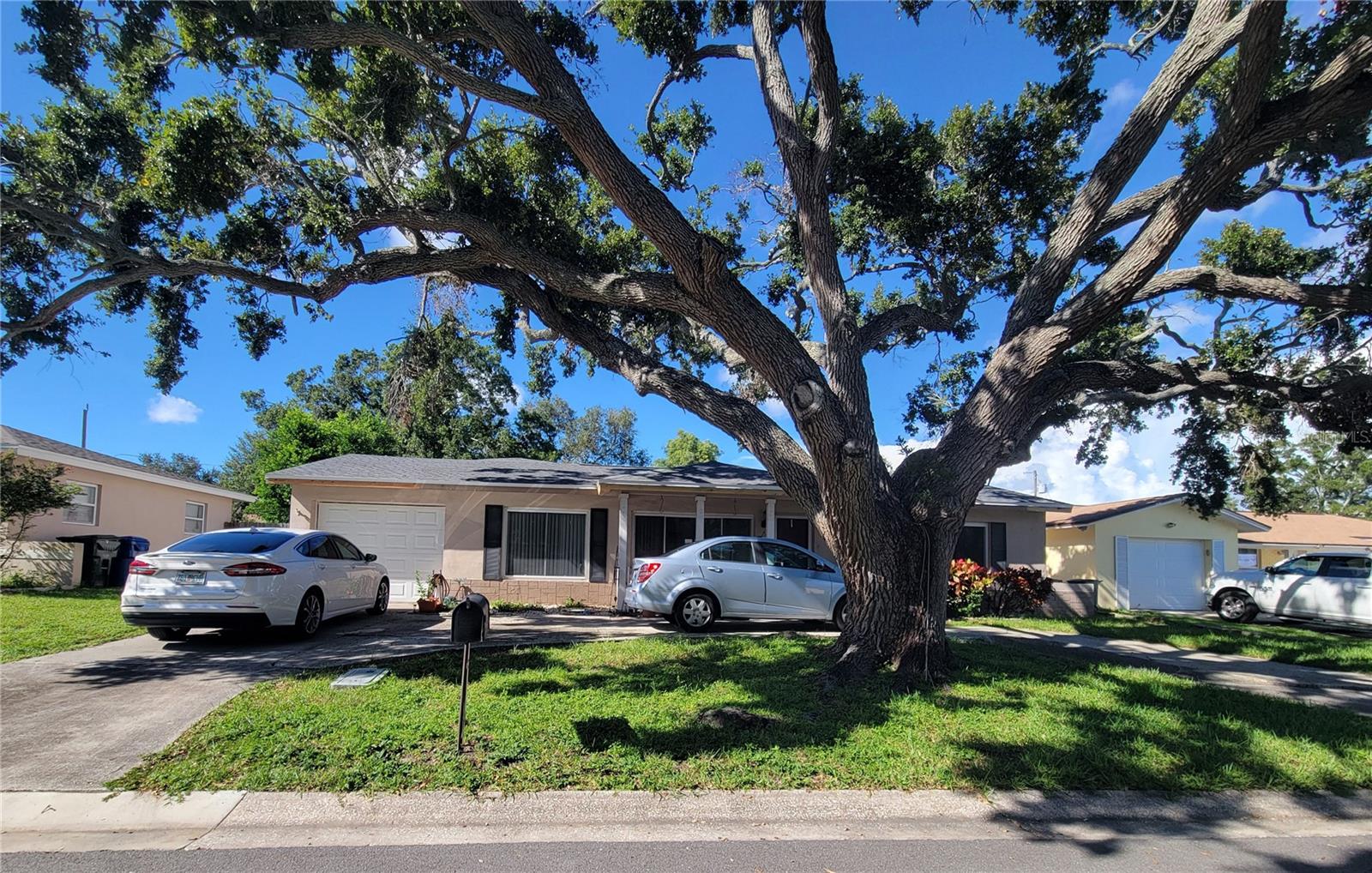 ESQUIRE ESTATES - Residential