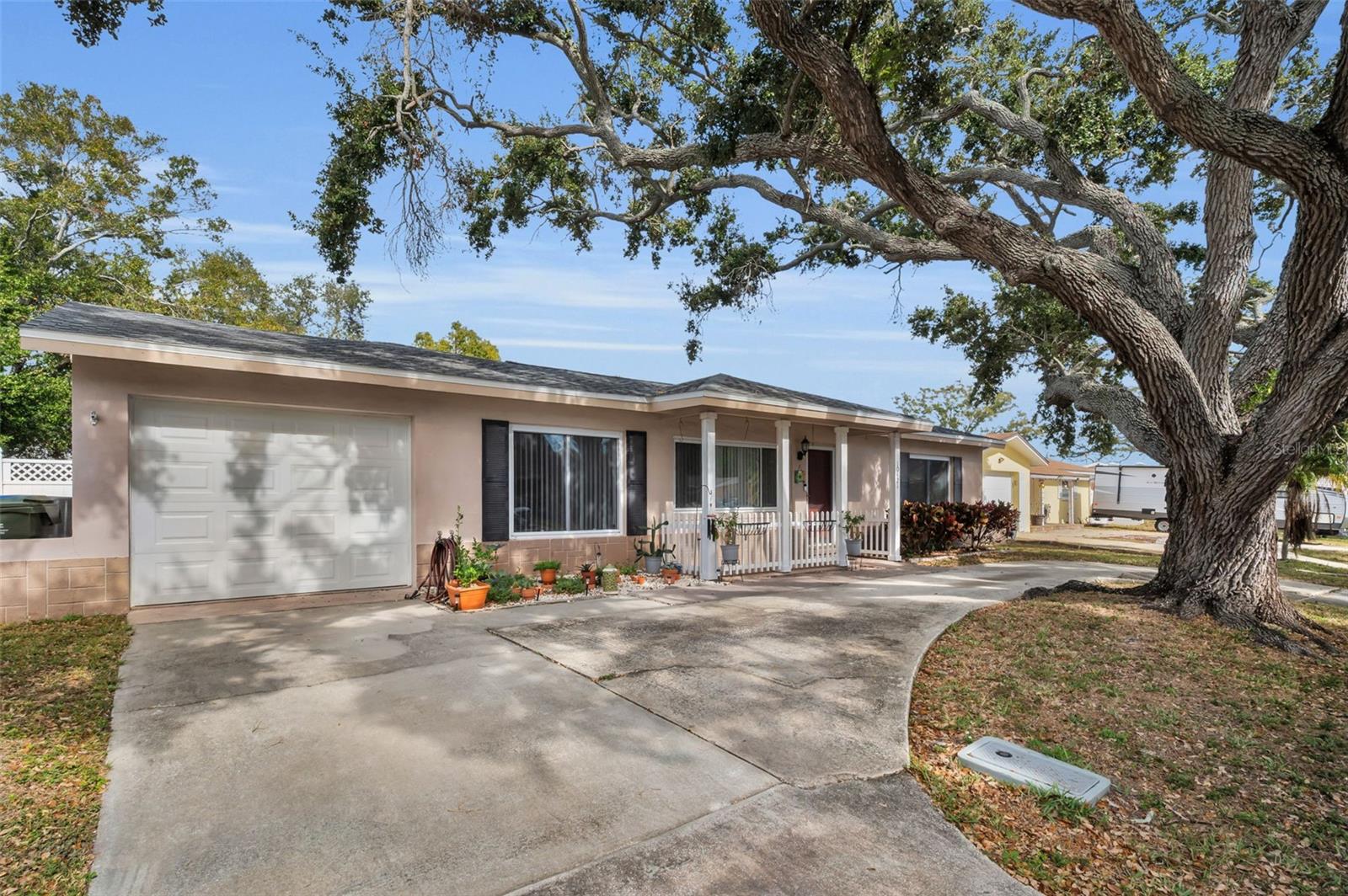 ESQUIRE ESTATES - Residential