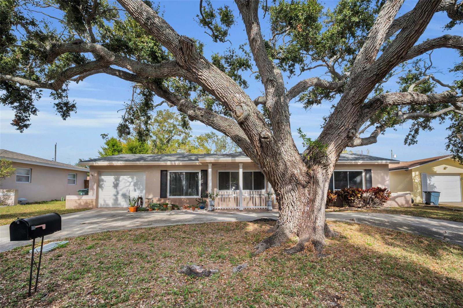 ESQUIRE ESTATES - Residential