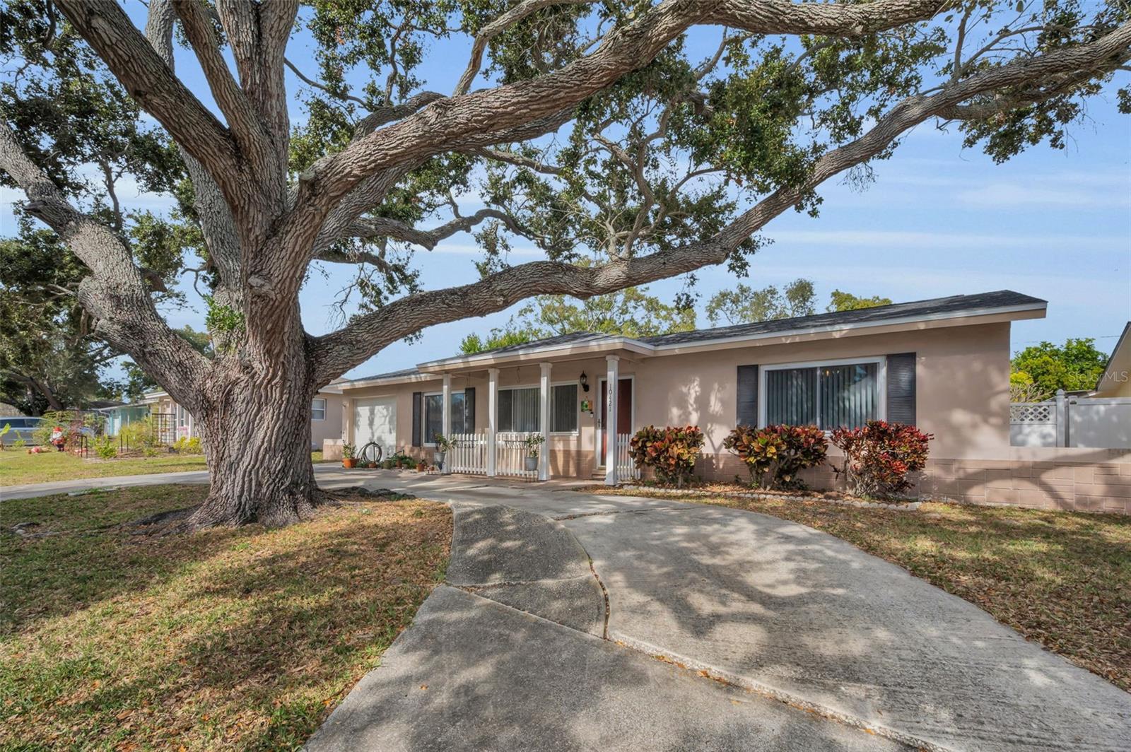 ESQUIRE ESTATES - Residential