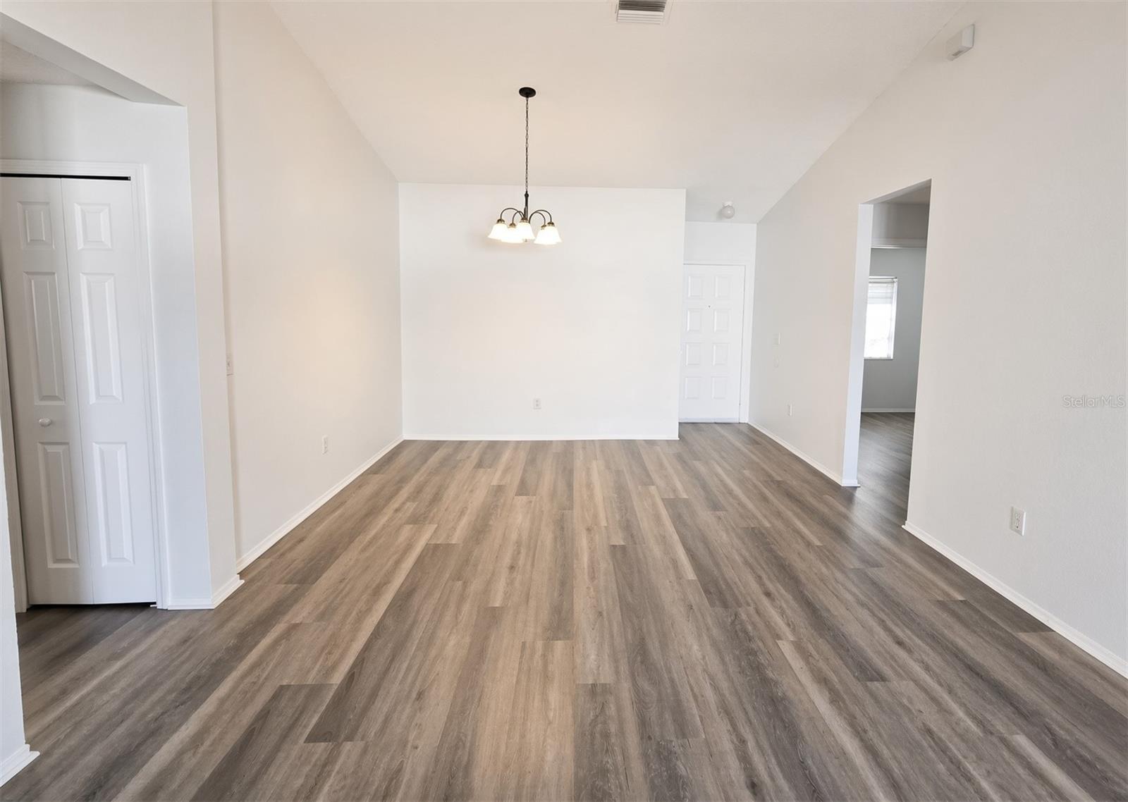 1410 OAKFORD COURT
