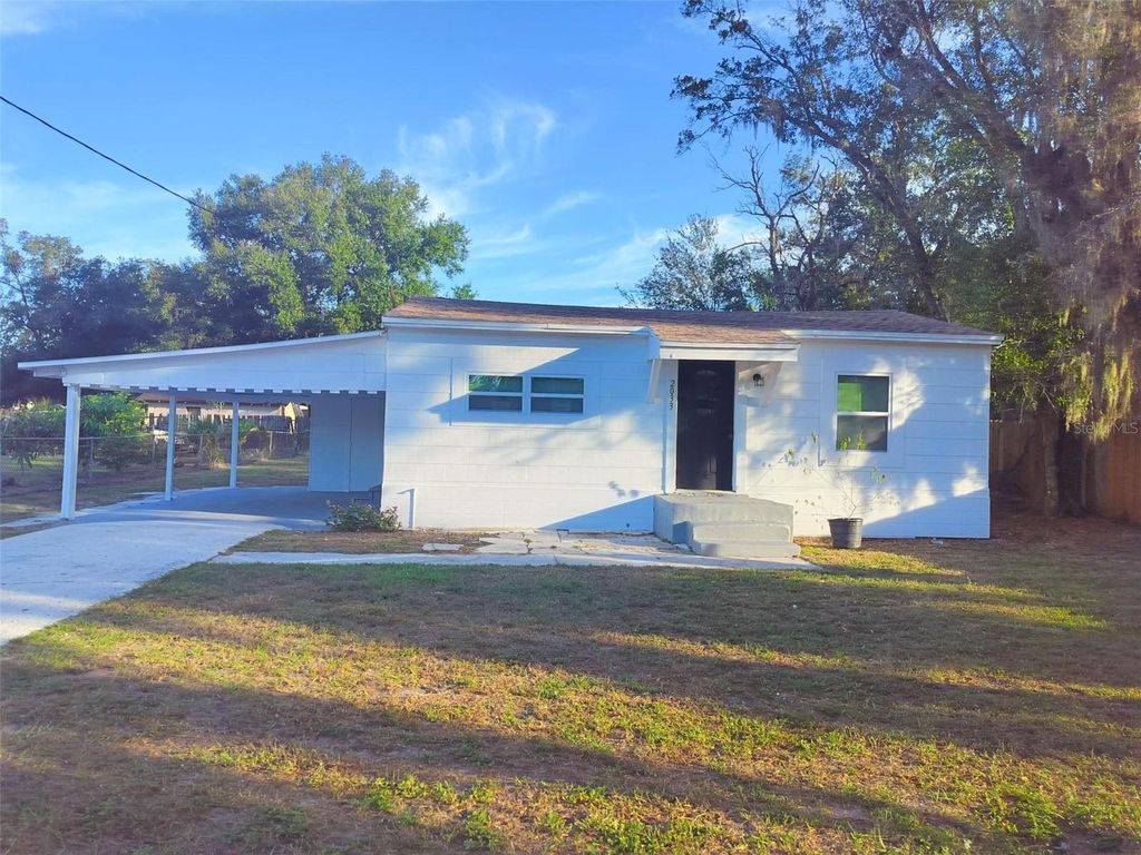 Photo of 2033 Wayman Street, Lakeland, FL 33815 (MLS # TB8458739)