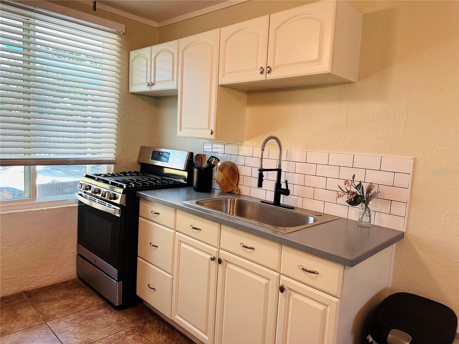 BALLENTINE MANOR ESTATES - Residential Income