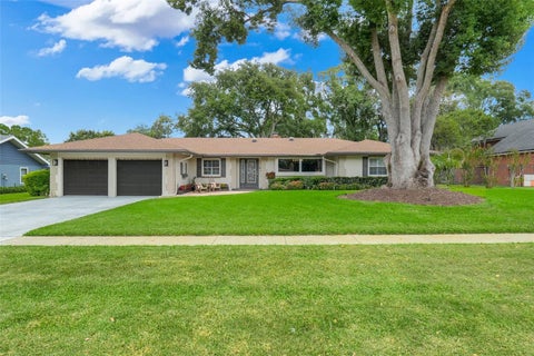 Photo of 1990 Brantley Circle, Clermont, FL 34711 (MLS # G5118414)