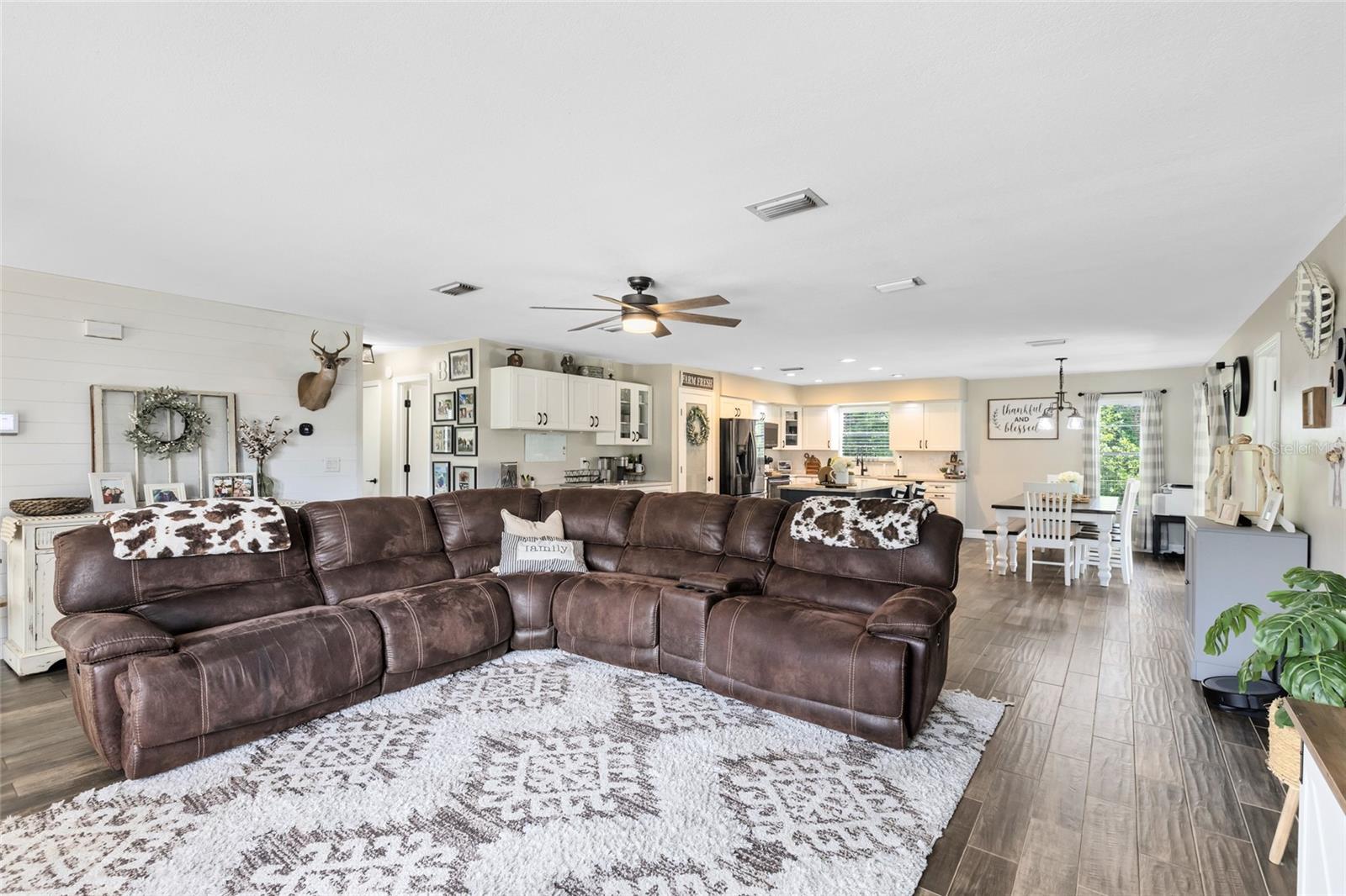 2555 SANDRIDGE LANE