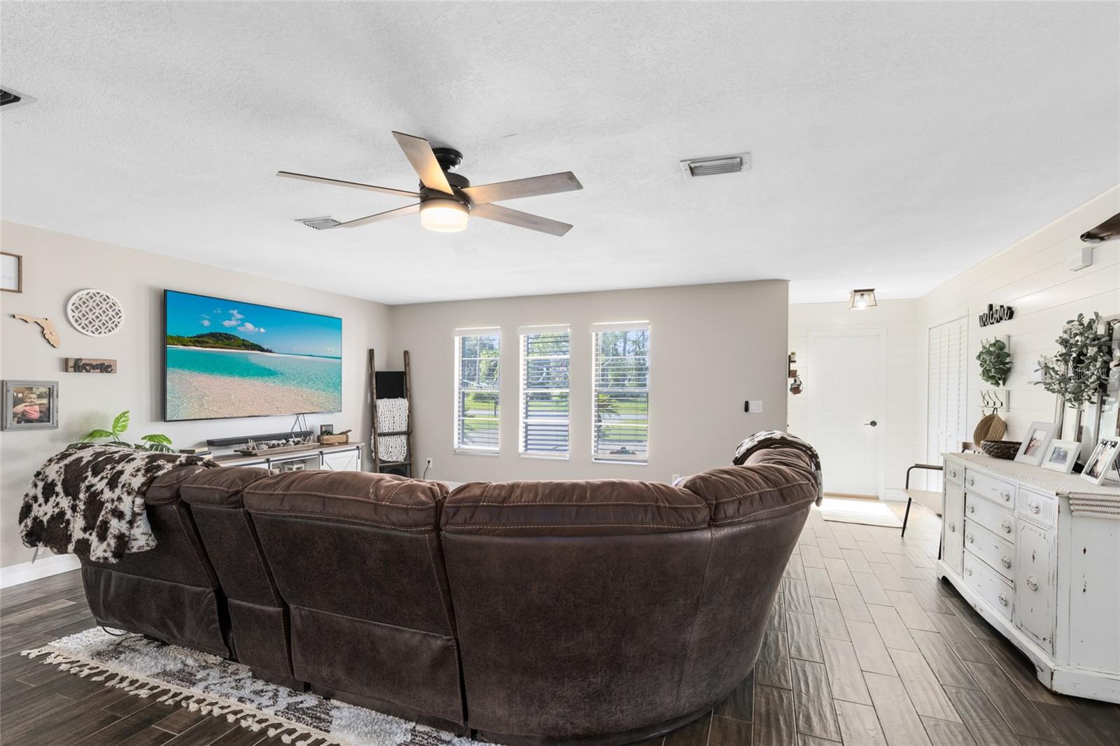 2555 SANDRIDGE LANE