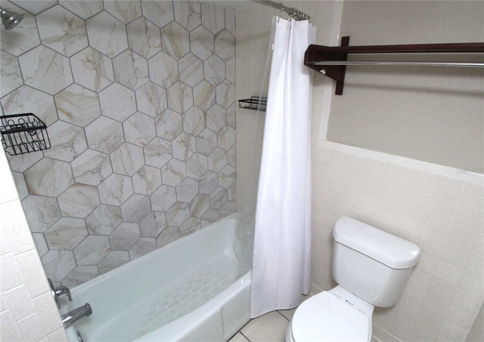 GARDEN APTS - Residential Lease