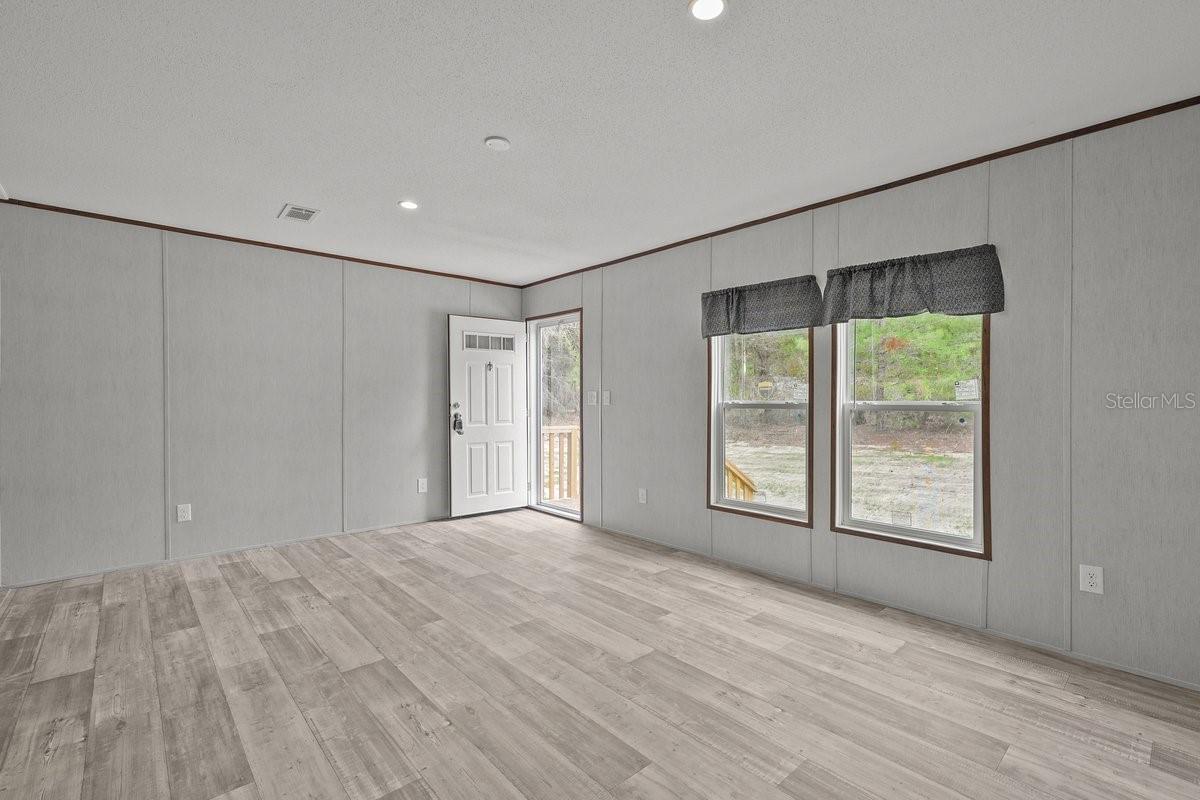 MELROSE LANDING - Residential