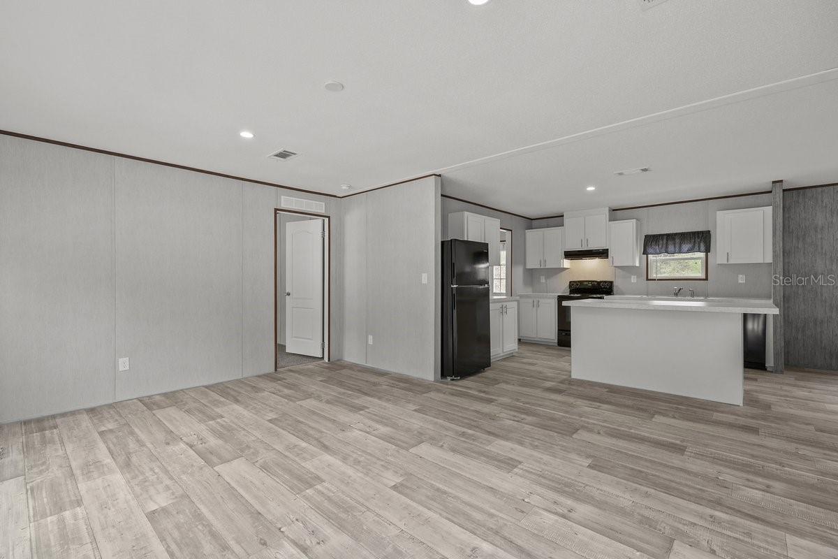 MELROSE LANDING - Residential