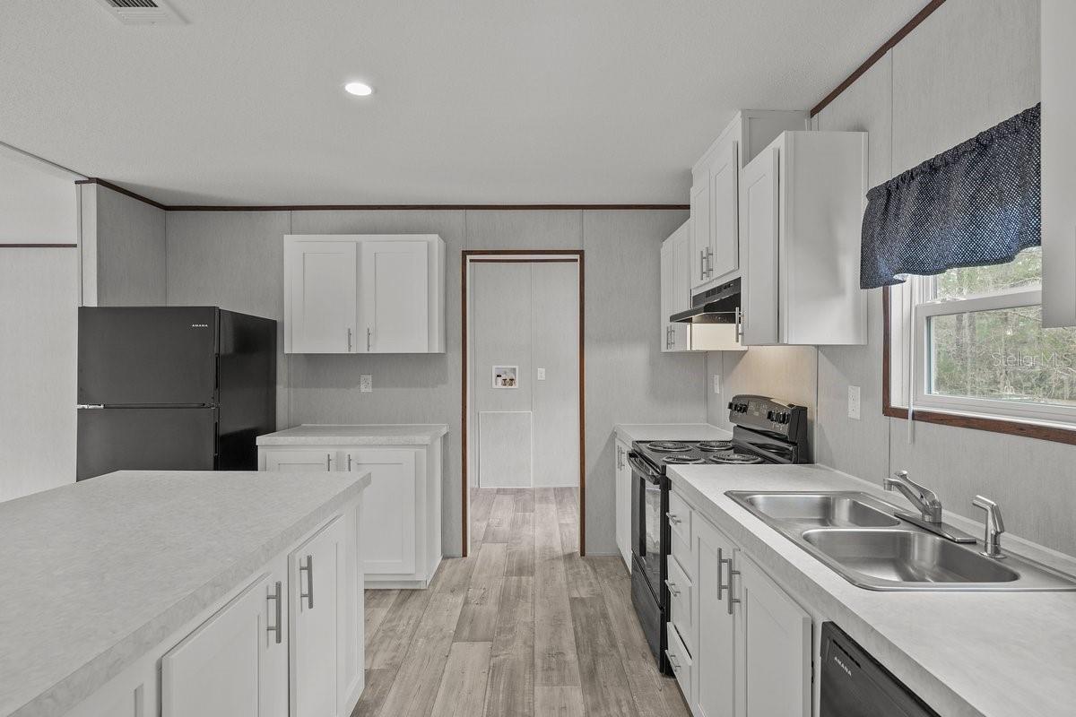 MELROSE LANDING - Residential