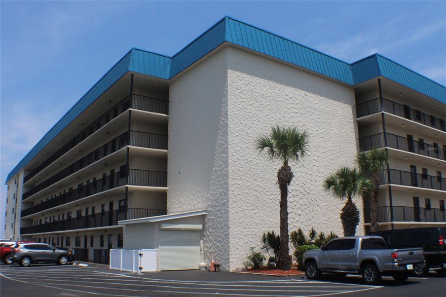 Oceanfront Complex, convenient ground floor unit, 1 bed, 1 bath, completely tiled.  There is also a room that has a set of bunk beds. Being sold fully furnished. ;Water: City