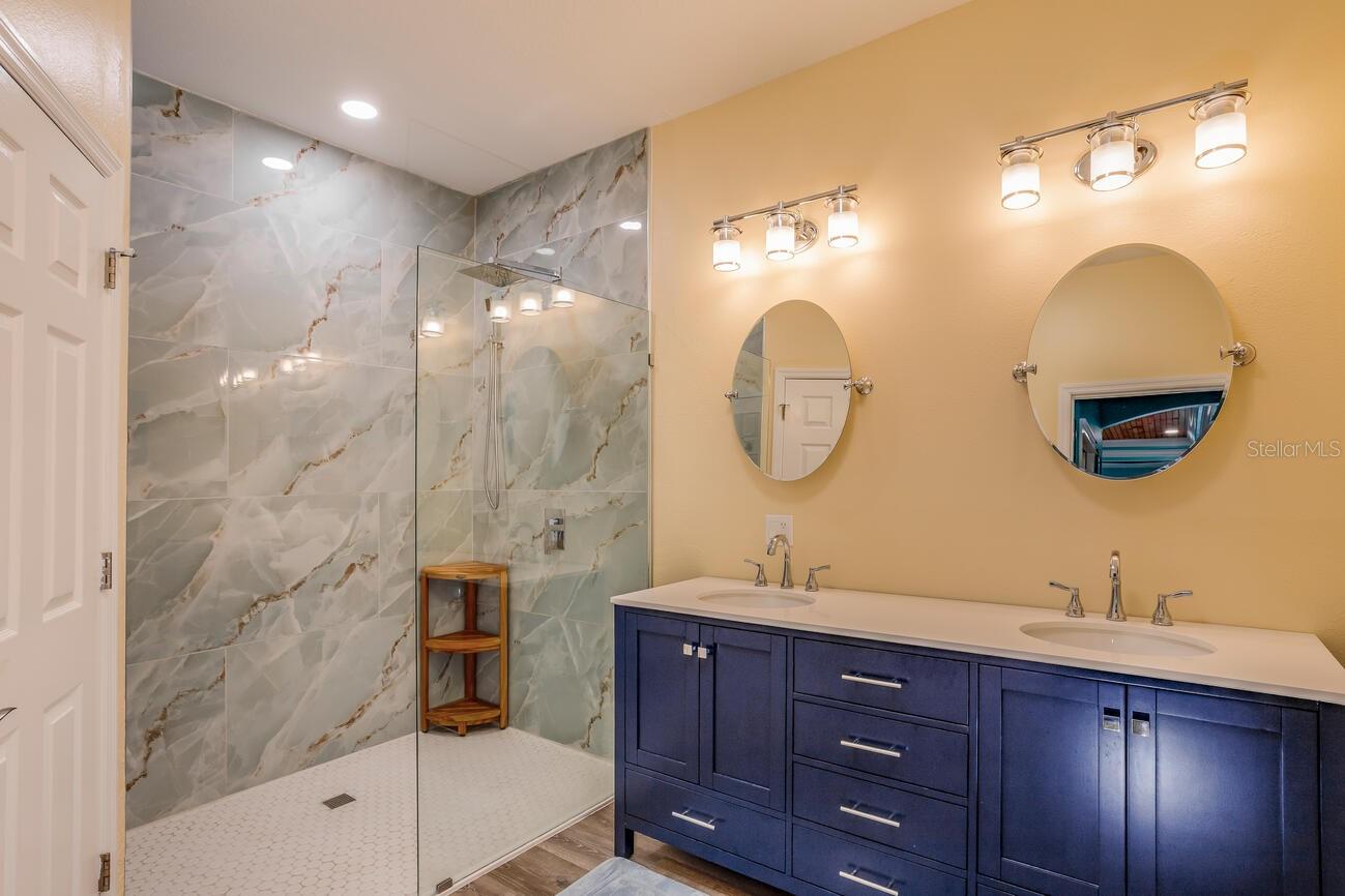 ROTONDA LAKES - Residential