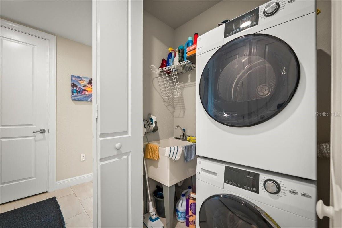 RIVERWALK/CORONAD ISLAND-BLDG - Residential