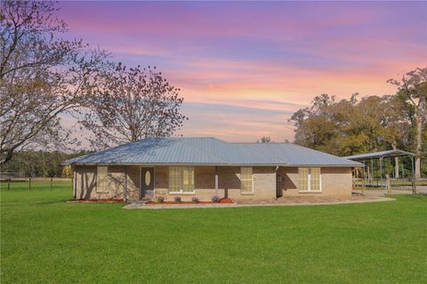 A home in HIGH SPRINGS