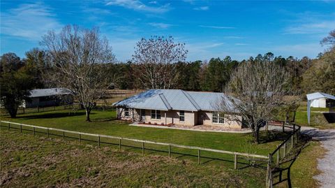 A home in HIGH SPRINGS