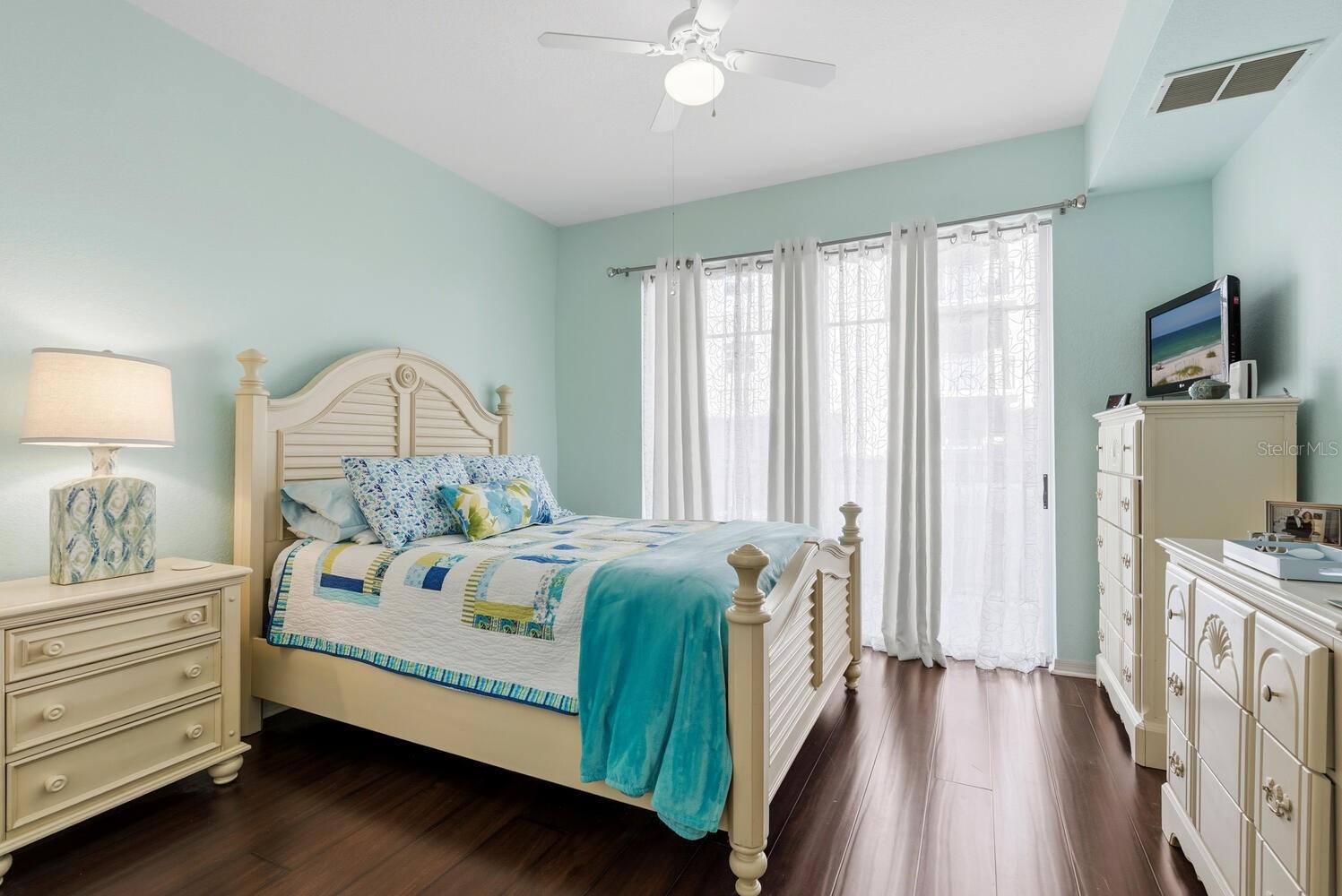 BROADWAY PROMENADE - Residential