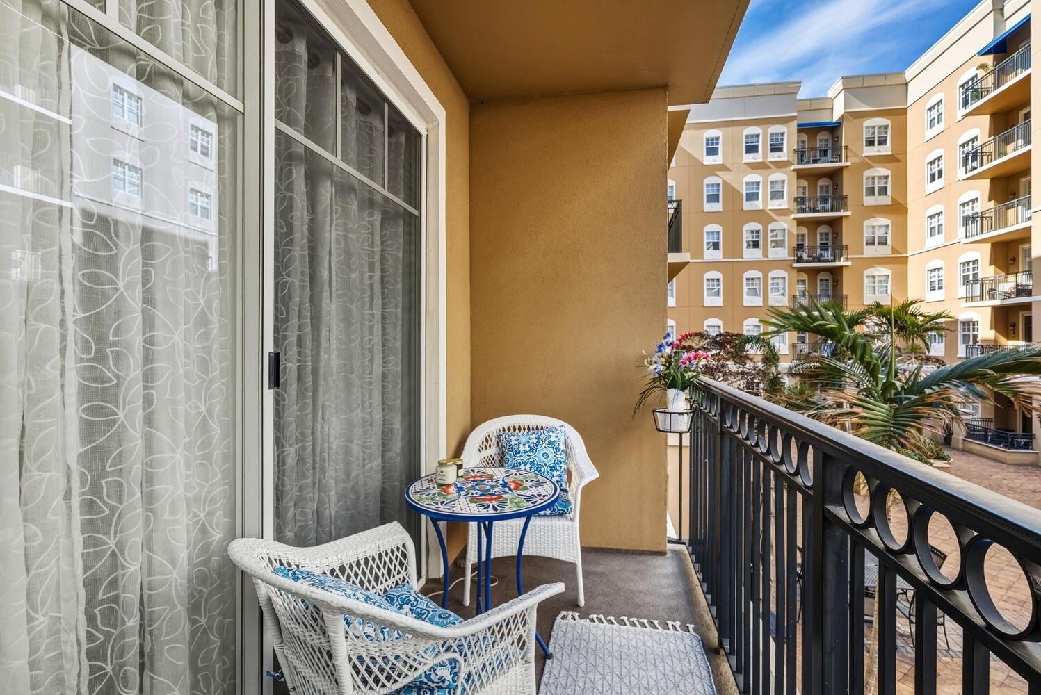 BROADWAY PROMENADE - Residential