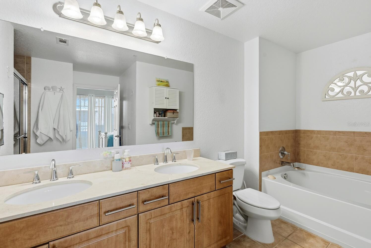 BROADWAY PROMENADE - Residential