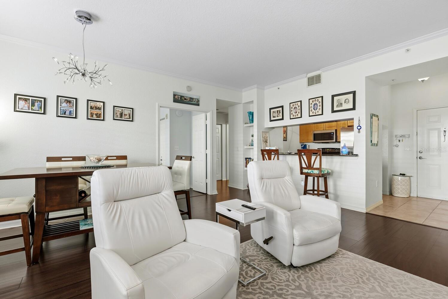 BROADWAY PROMENADE - Residential