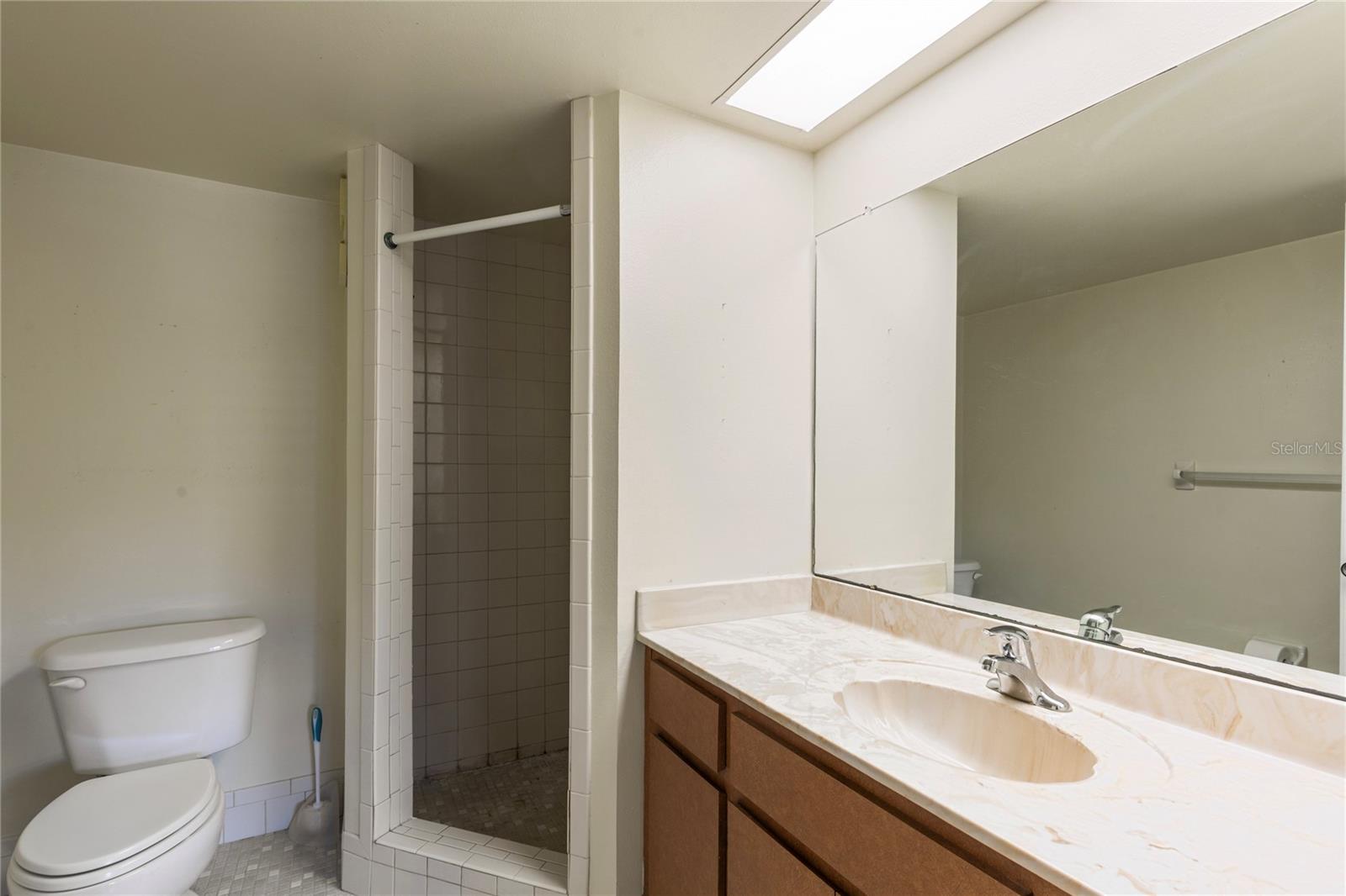 101 LAKE AVENUE NE 209