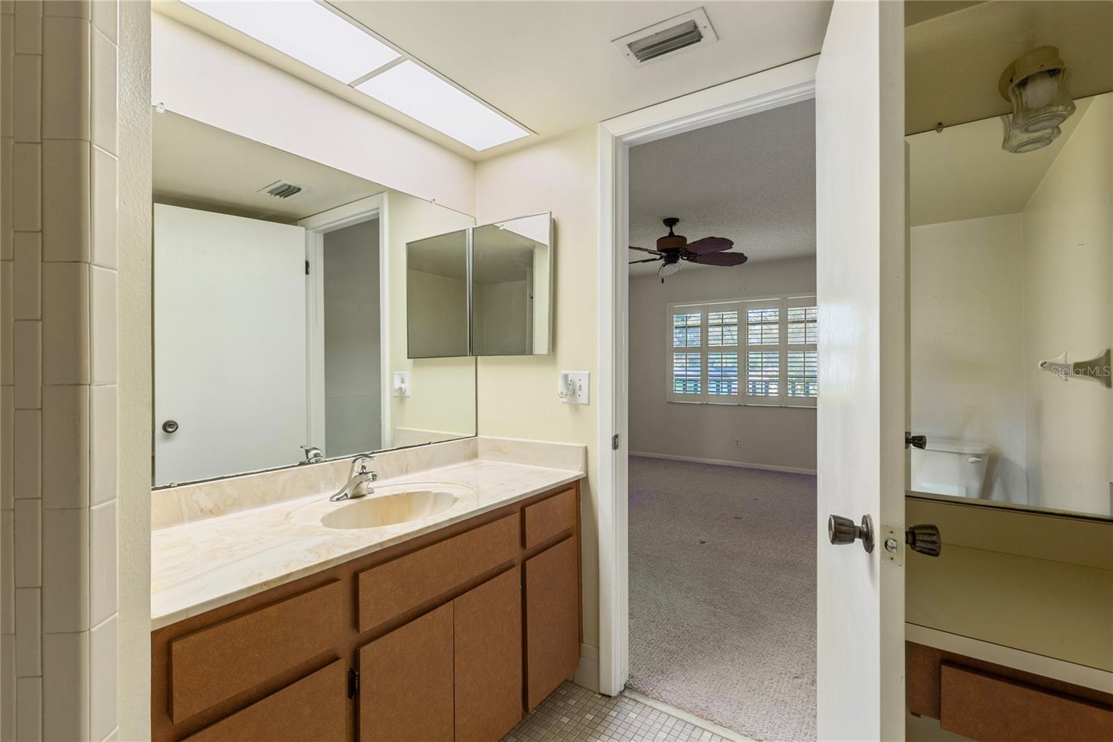 101 LAKE AVENUE NE 209