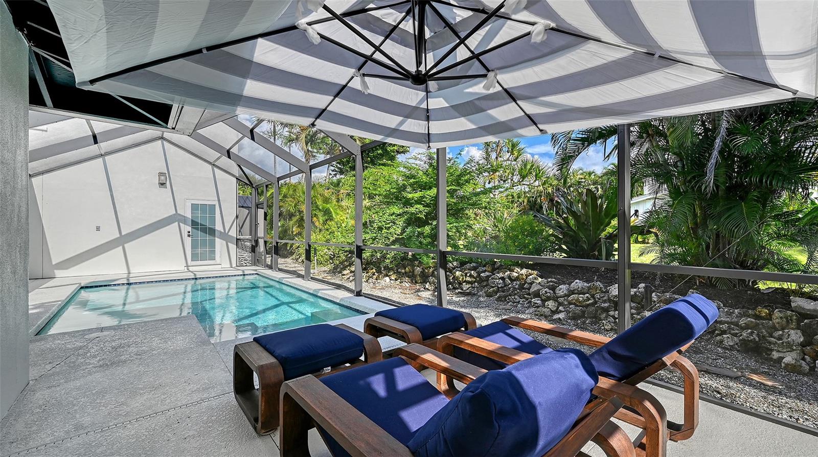 GOLDEN BEACH - Residential