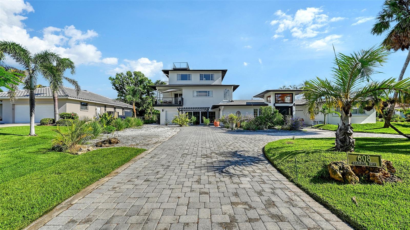 GOLDEN BEACH - Residential