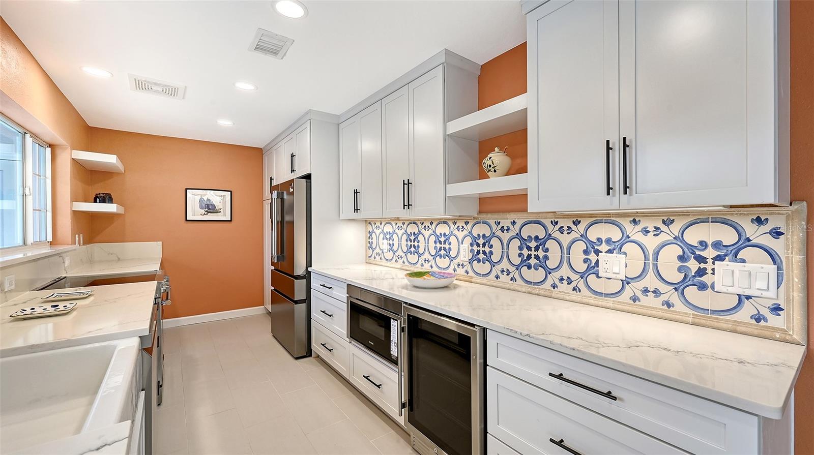 GOLDEN BEACH - Residential